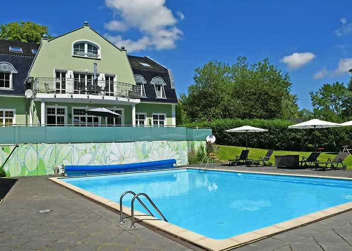 Gutshaus-Appartements mit Kamin, Sauna und Außenpool *****