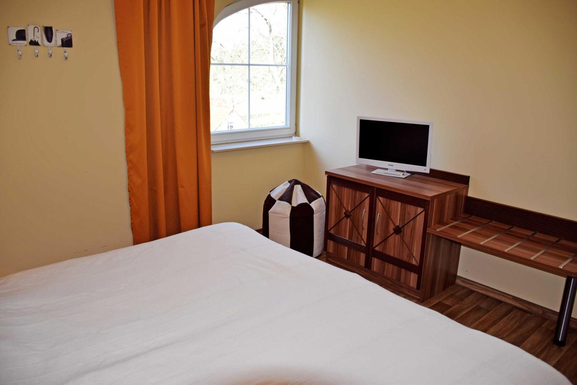 Gutshaus-appartements Mit Kamin, Sauna Und Außenpool ***** * Coldevitz
