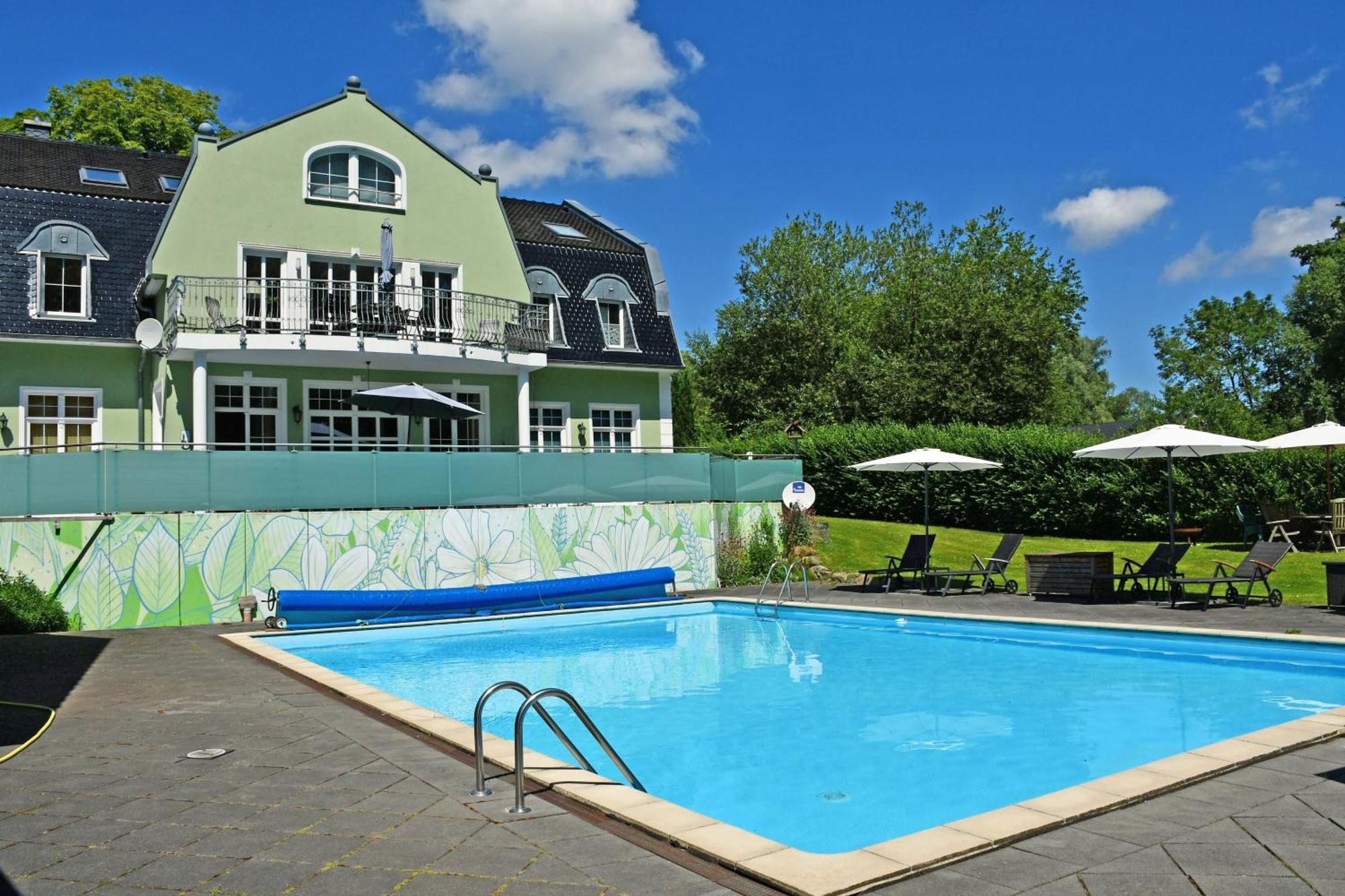 Gutshaus-appartements Mit Kamin, Sauna Und Außenpool ***** Apartment Coldevitz