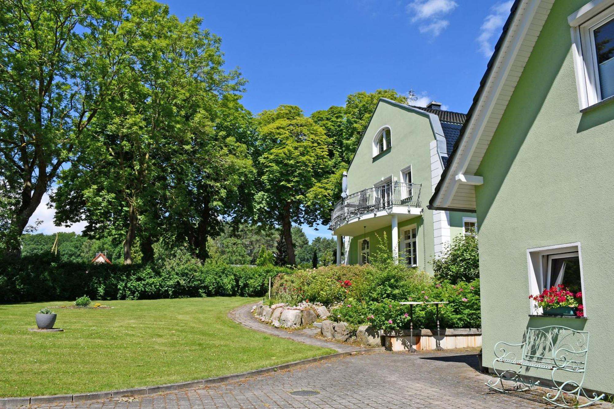 Gutshaus-appartements Mit Kamin, Sauna Und Außenpool *****