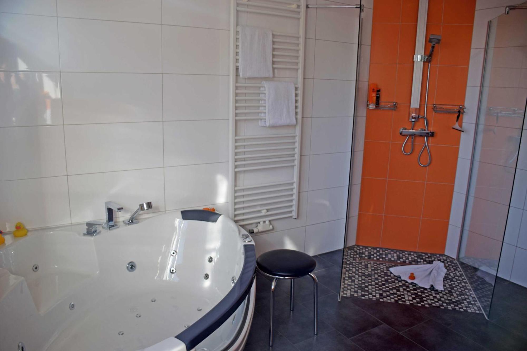 Apartment Gutshaus-appartements Mit Kamin, Sauna Und Außenpool ***** *