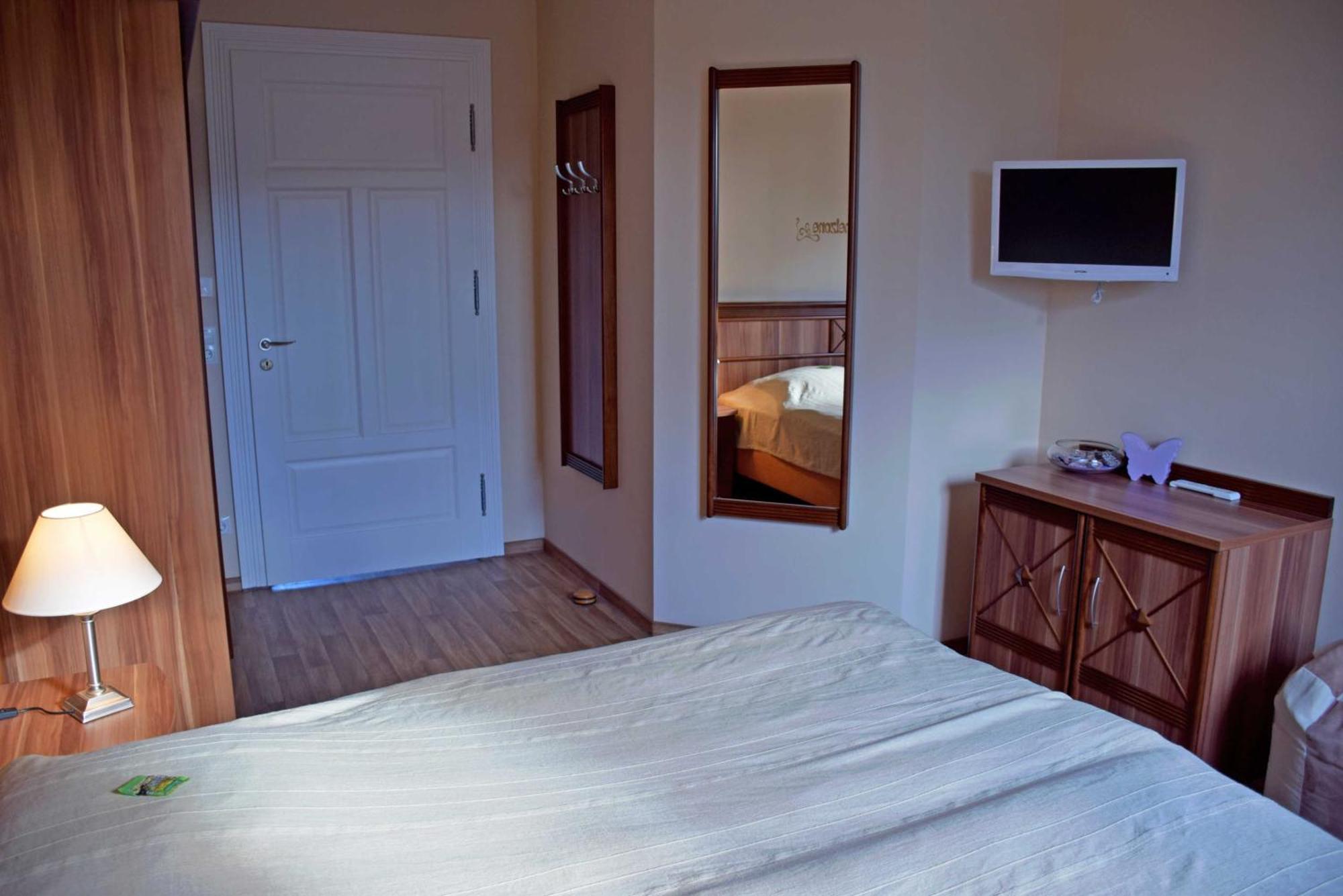 Gutshaus-appartements Mit Kamin, Sauna Und Außenpool ***** Coldevitz